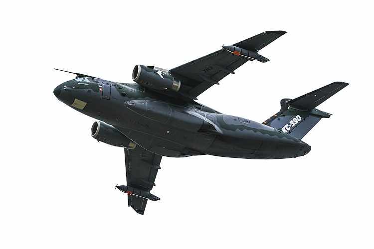 Ofuscado Pelo KC 30 Embraer KC 390 Realiza Primeiro Reabastecimento