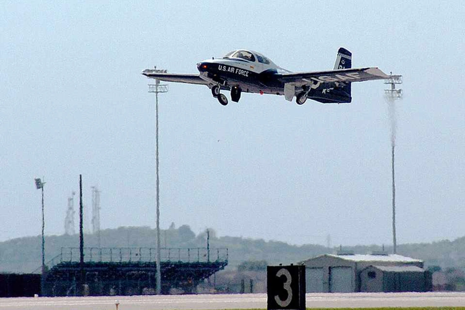 Treinador T-37 sai de serviço na USAF