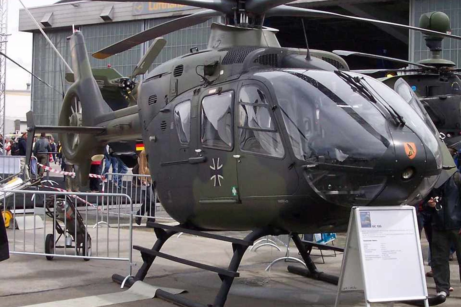 Japão encomenda helicóptero de treinamento naval EC135