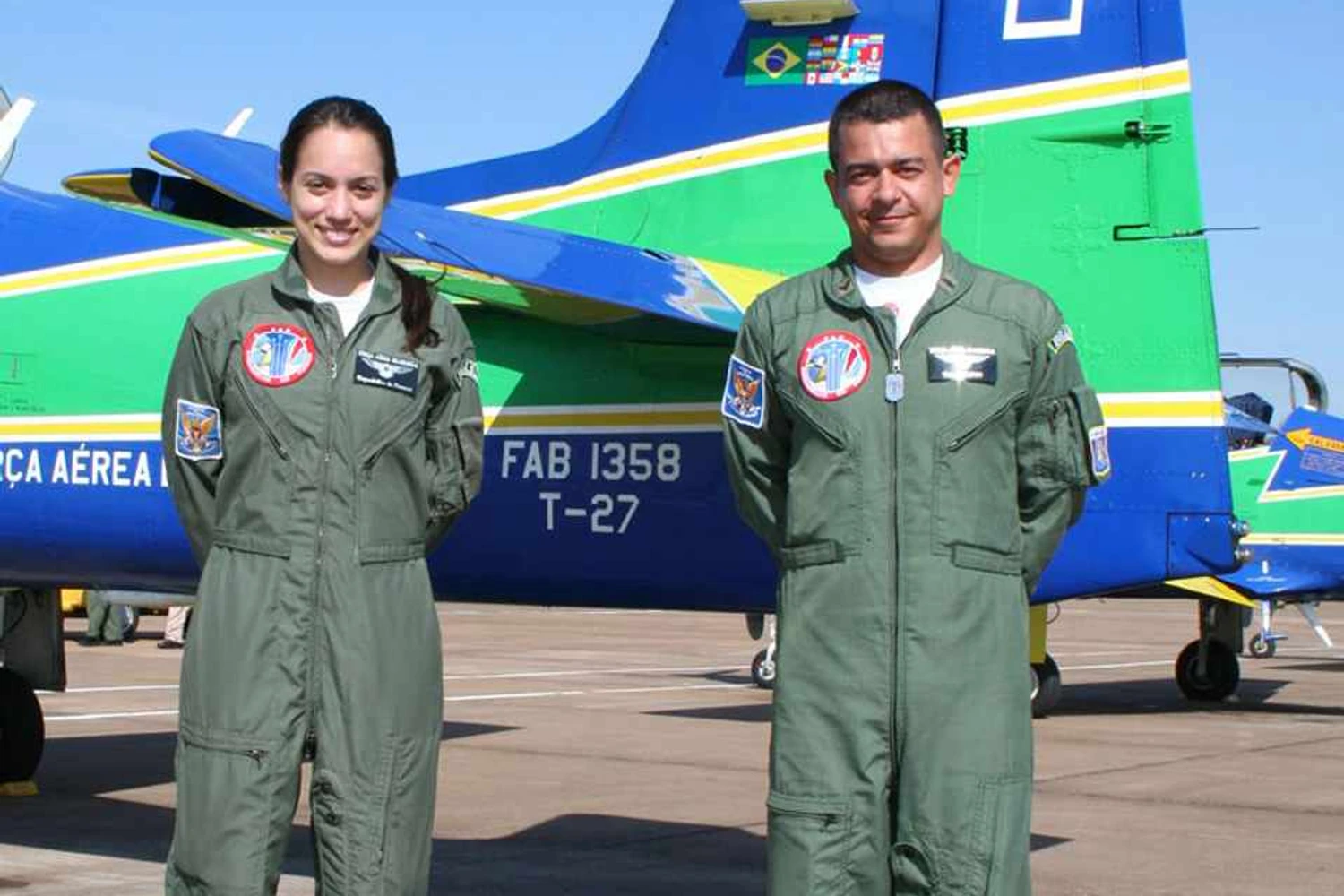 Primeira mulher voa na Esquadrilha da Fumaça