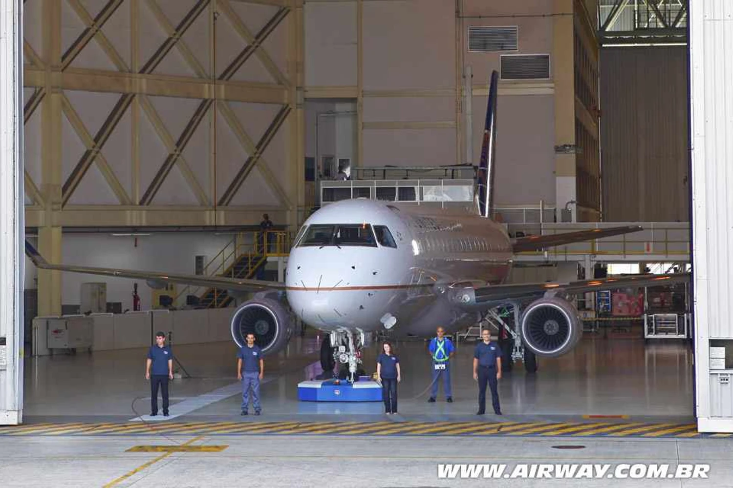 Embraer apresenta o E175 com wingtips em lugar de winglets