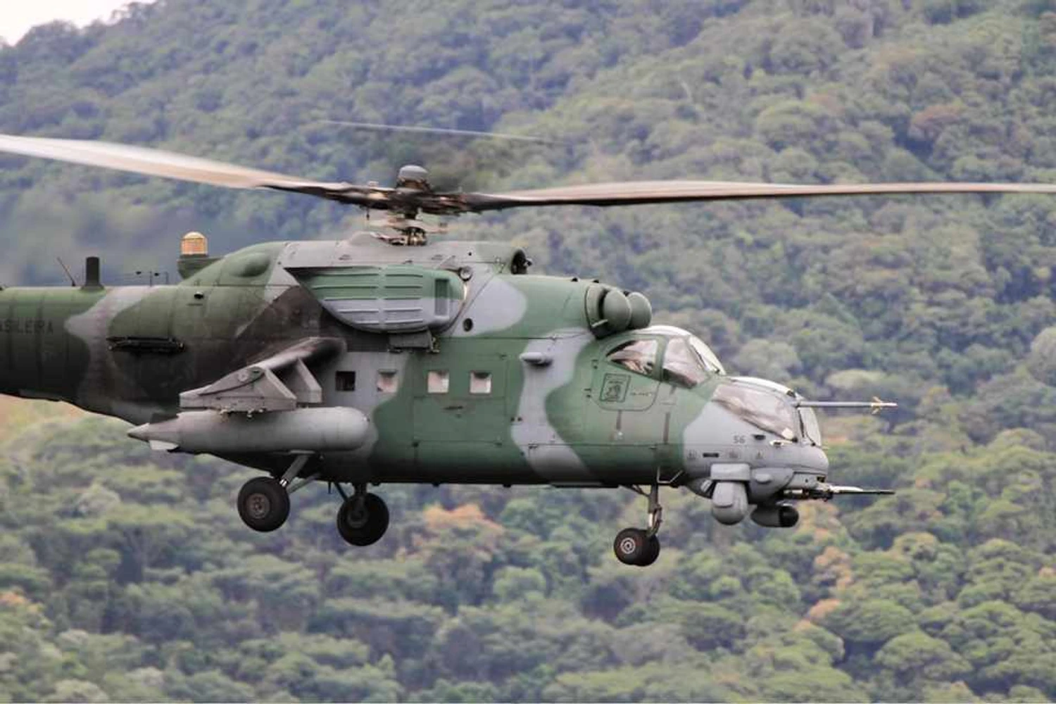 Brasil pode vender seus helicópteros de ataque Mi-35 para facção militar líbia
