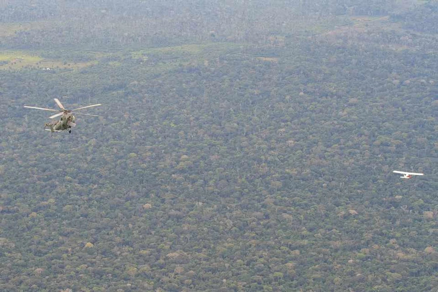 Simulação de uma operação de interceptação de um aeronave de baixa performance
