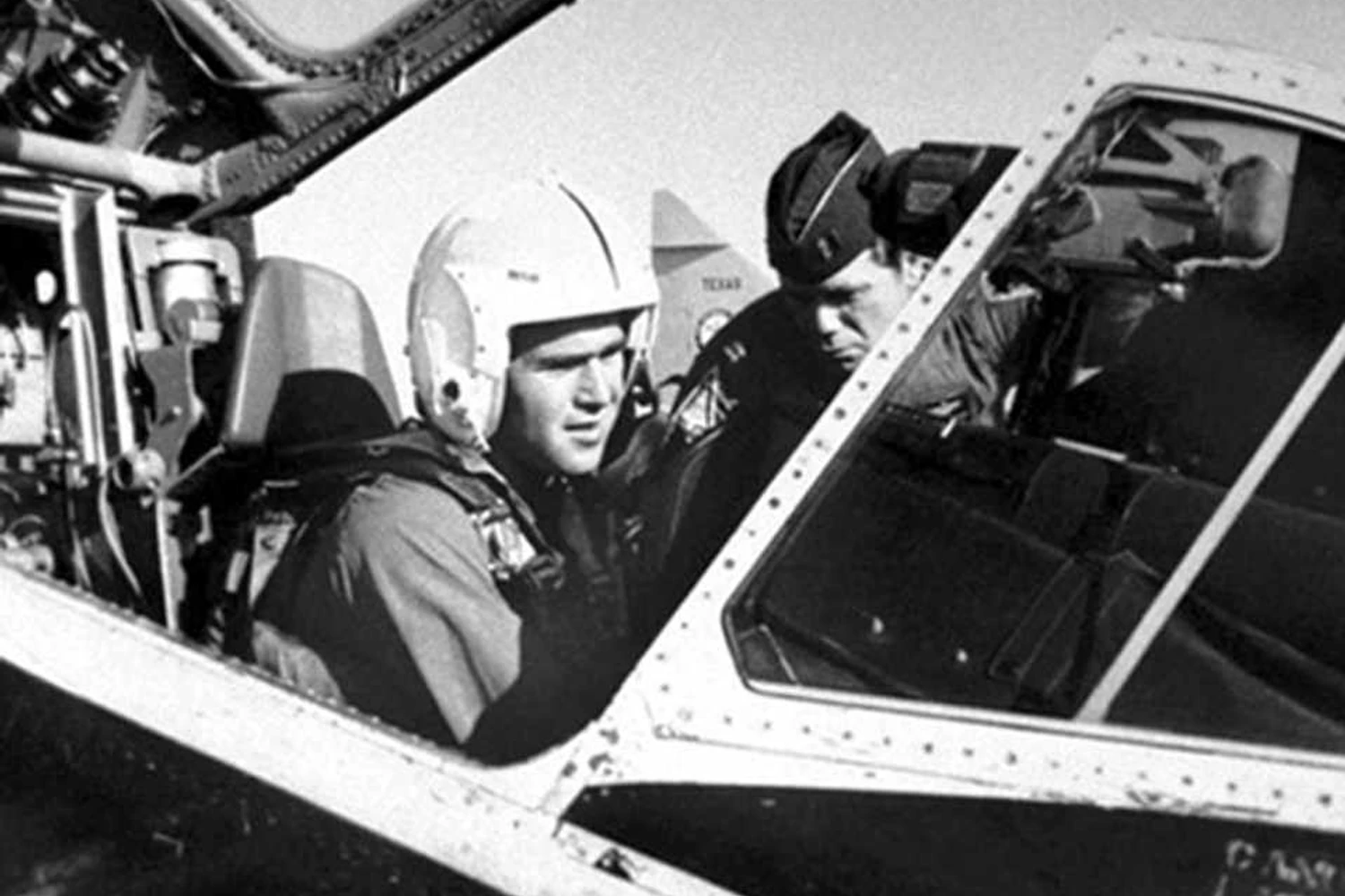 George W. Bush a bordo de um F-102 Delta Dagger