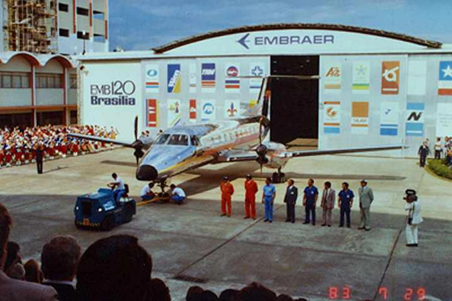 A apresentação do EMB 120 Brasilia em julho de 1983