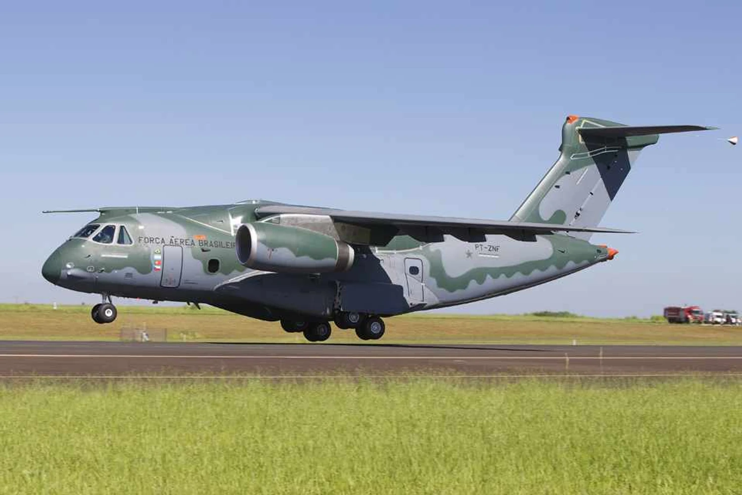 A FAB encomendou 28 unidades do KC-390 (foto - Embraer)