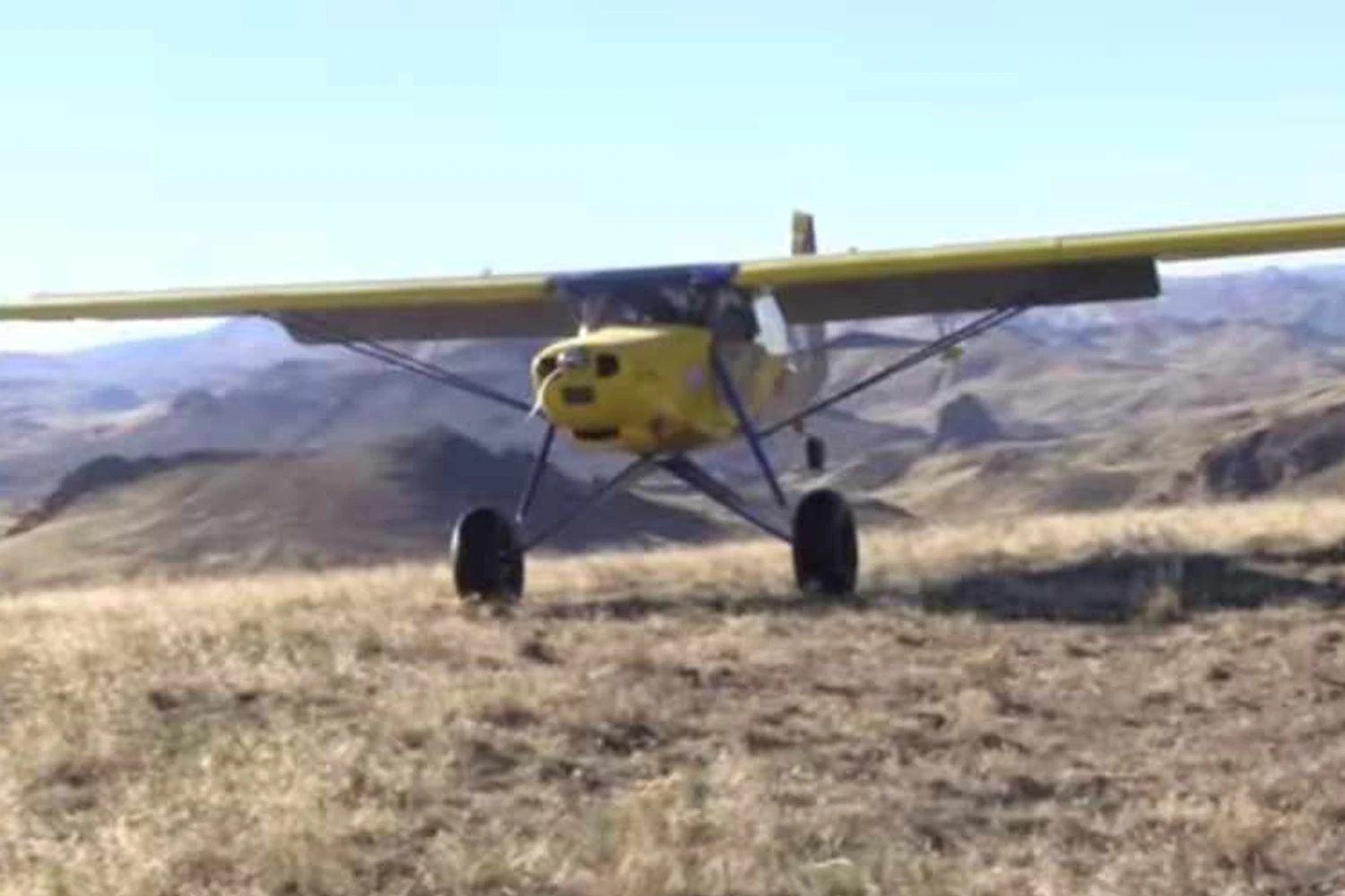 Nas mãos de bons pilotos, o Super Stol pode pousar no top de montanhas (Fotos - Reprodução/Steve Henry)