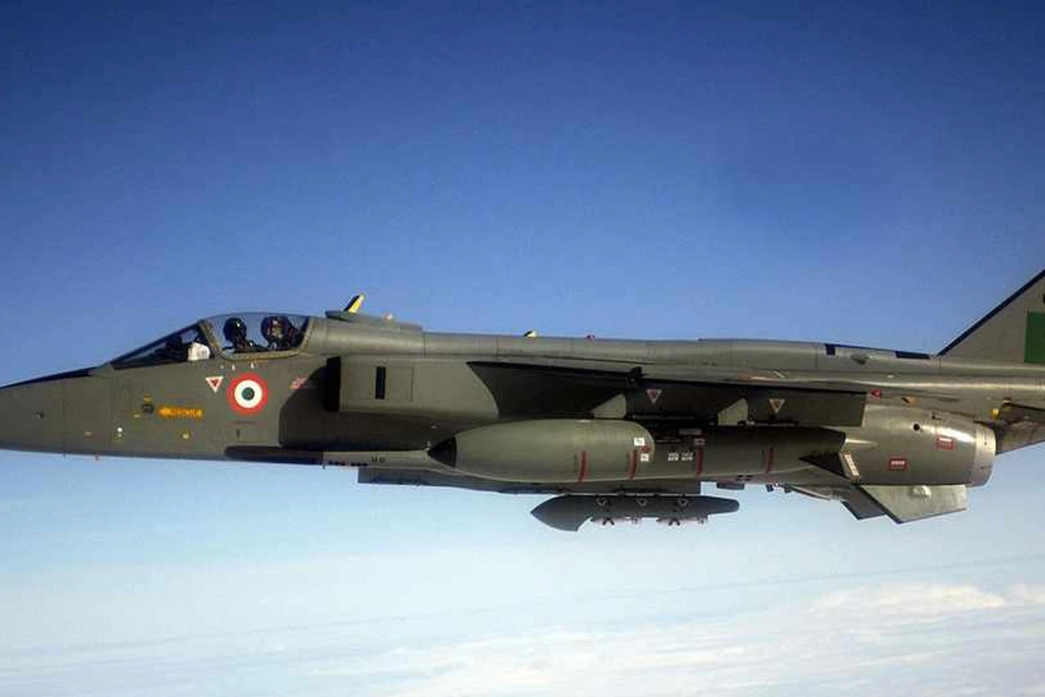 O avião que caiu é um Jaguar biplace, para dois tripulantes (Foto - IAF)