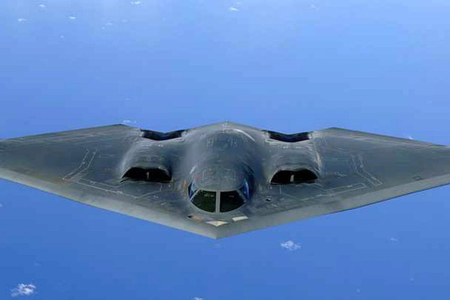 Avião mais misterioso da atualidade, o bombardeiro B-2 é um projeto avançado de "asa-voadora" (Foto - USAF)