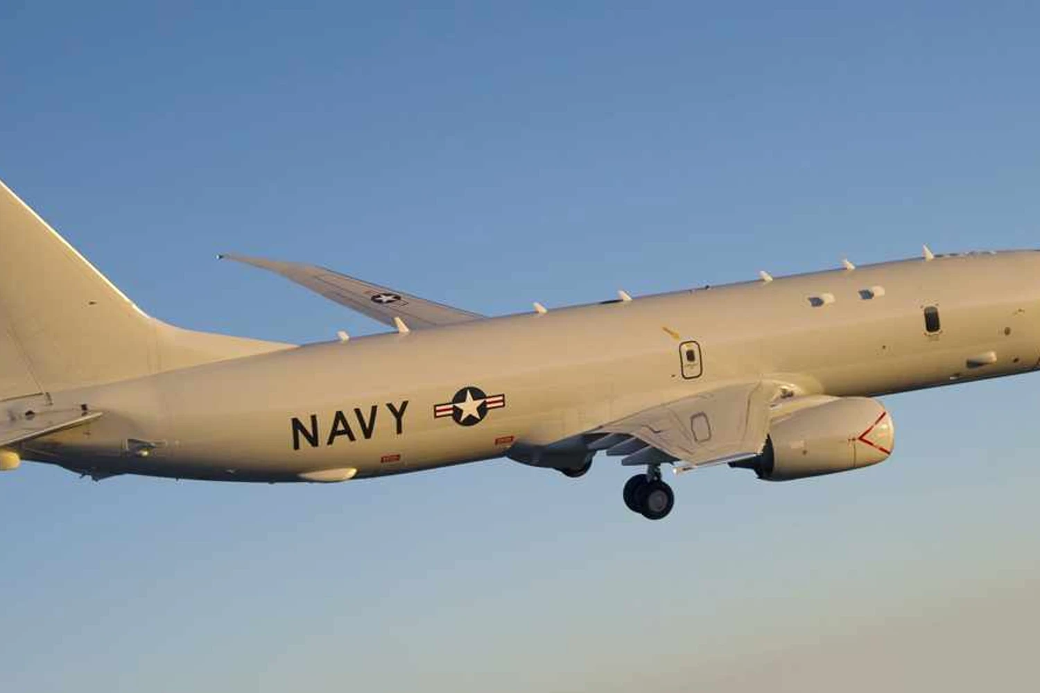 O P-8 é o novo avião caçador de submarinos dos EUA. O aparelho vai substituir o P-3 Orion (Foto - US Navy)