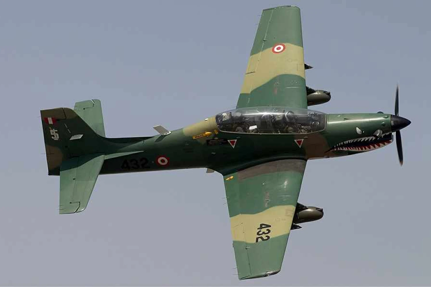 O Peru atacou posições equatorianos com o avião de ataque brasileiro Embraer Tucano (Foto - Chris Lofting)