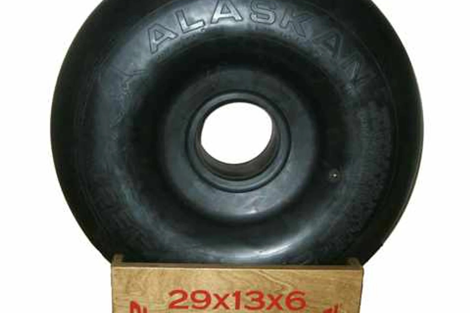O pneu mais comum usado nesses aviões são o da fabricante Alaskan Bushwheel