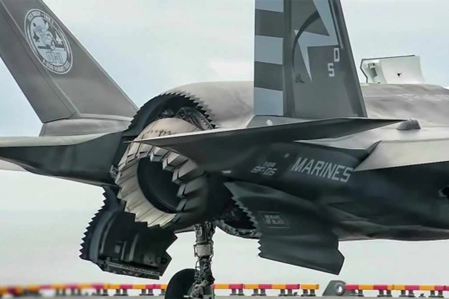 Os motores do F-35B e F-35C possuem complexas partes móveis, por isso a demora no seu desenvolvimento (Divulgação)
