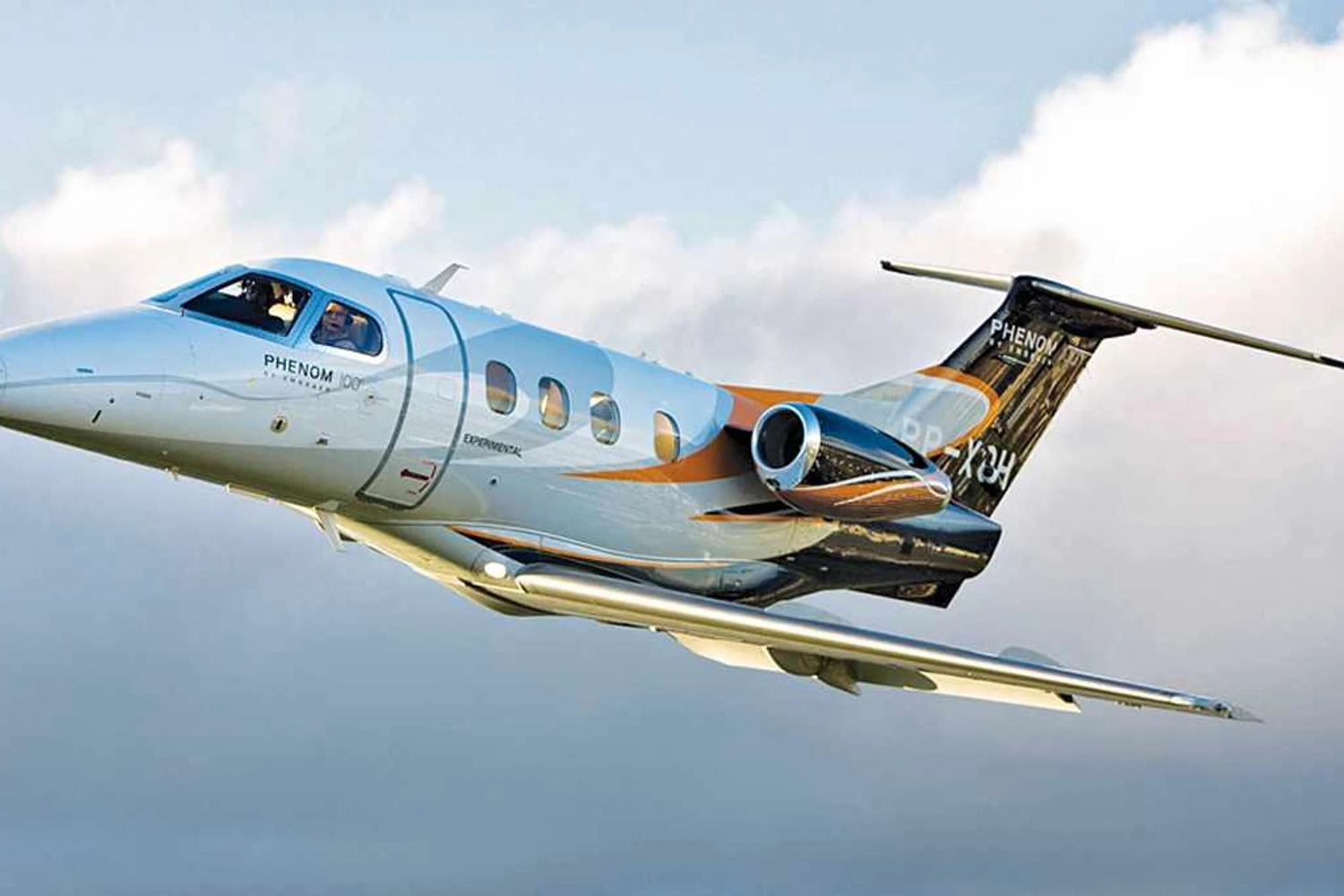 Parte dos jatos da linha Phenom e Legacy são finalizados na linha de montagem da Embraer na Florida (Foto - Embraer)