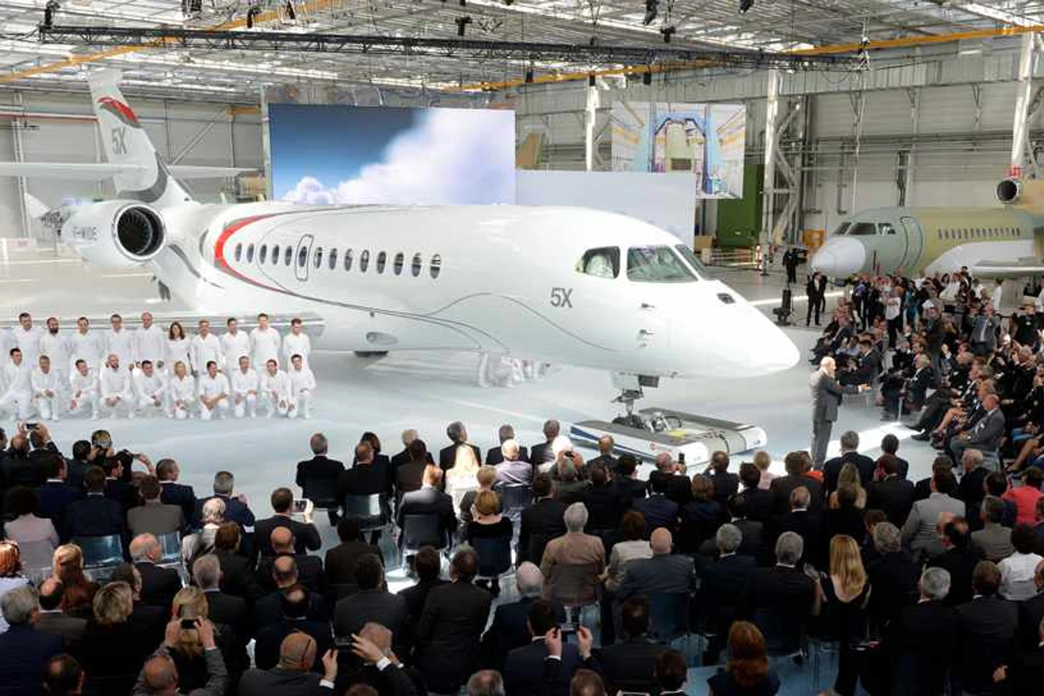 Dassault apresenta o novo jato executivo Falcon 5X