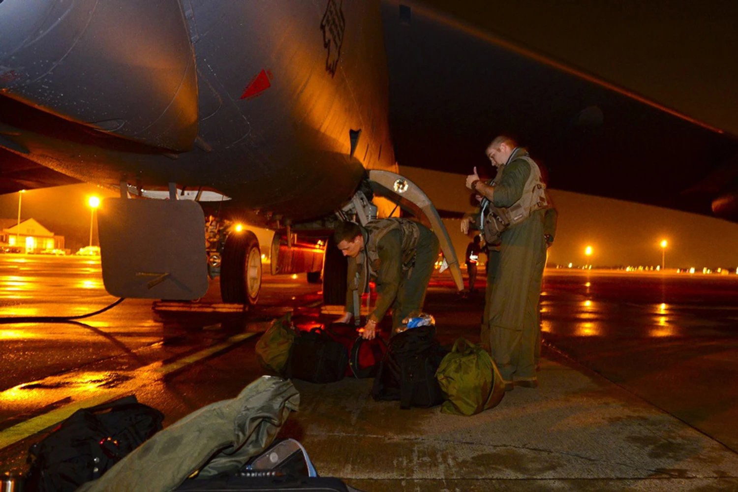 B-52 sendo preparado na base dos EUA em Louisina (Foto - USAF)