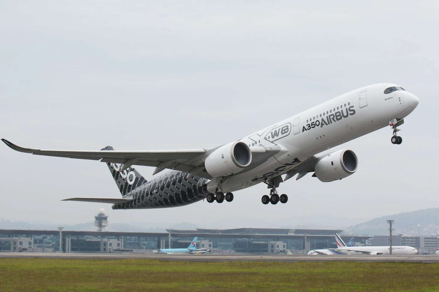 O A350 também vai visitar os aeroportos de Campinas e Bogotá, e depois segue para um tour pelos EUA (Foto - Airbus Group)