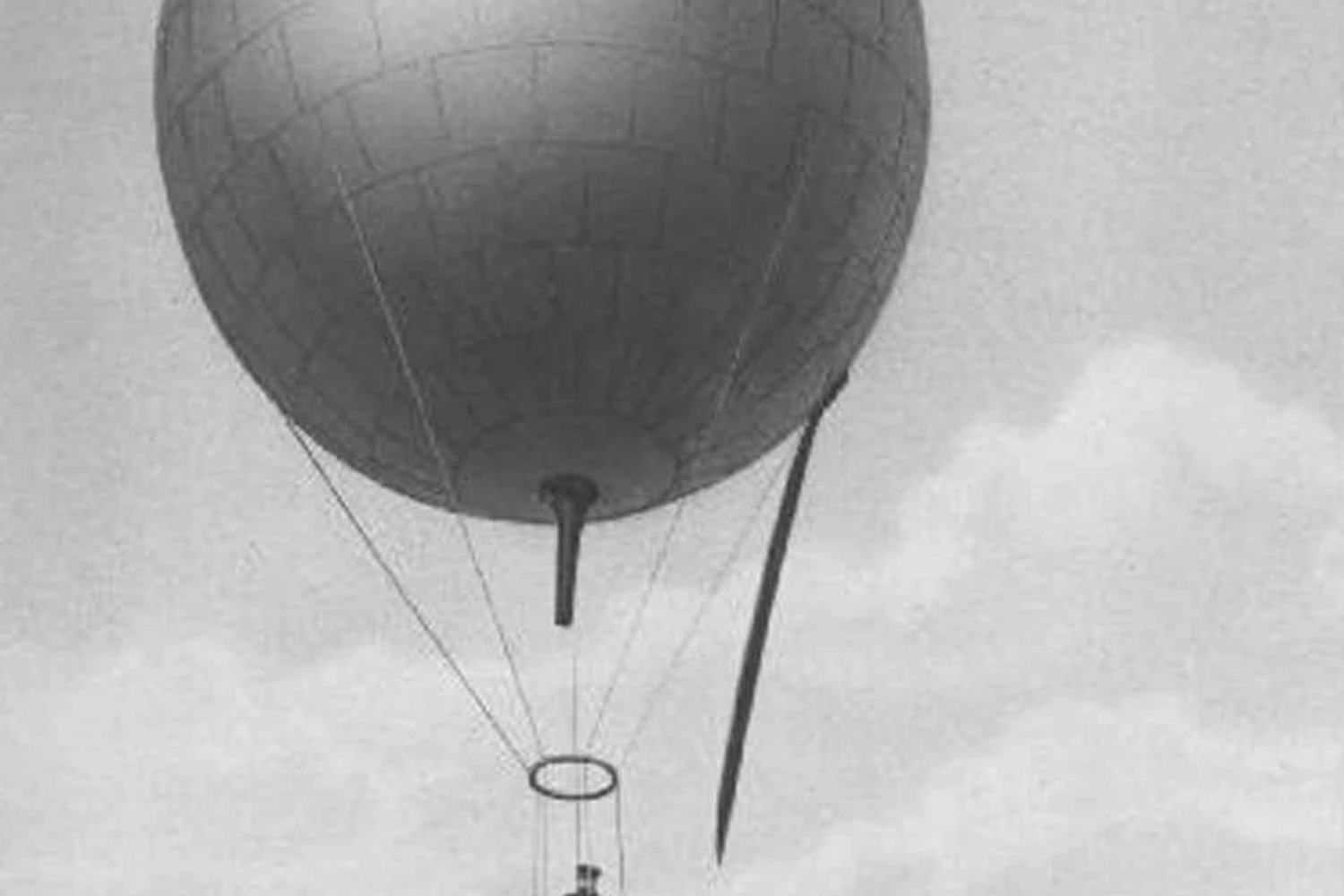 O balão "Brésil" era inflado com hidrogênio, um novo (e perigoso) conceito da época