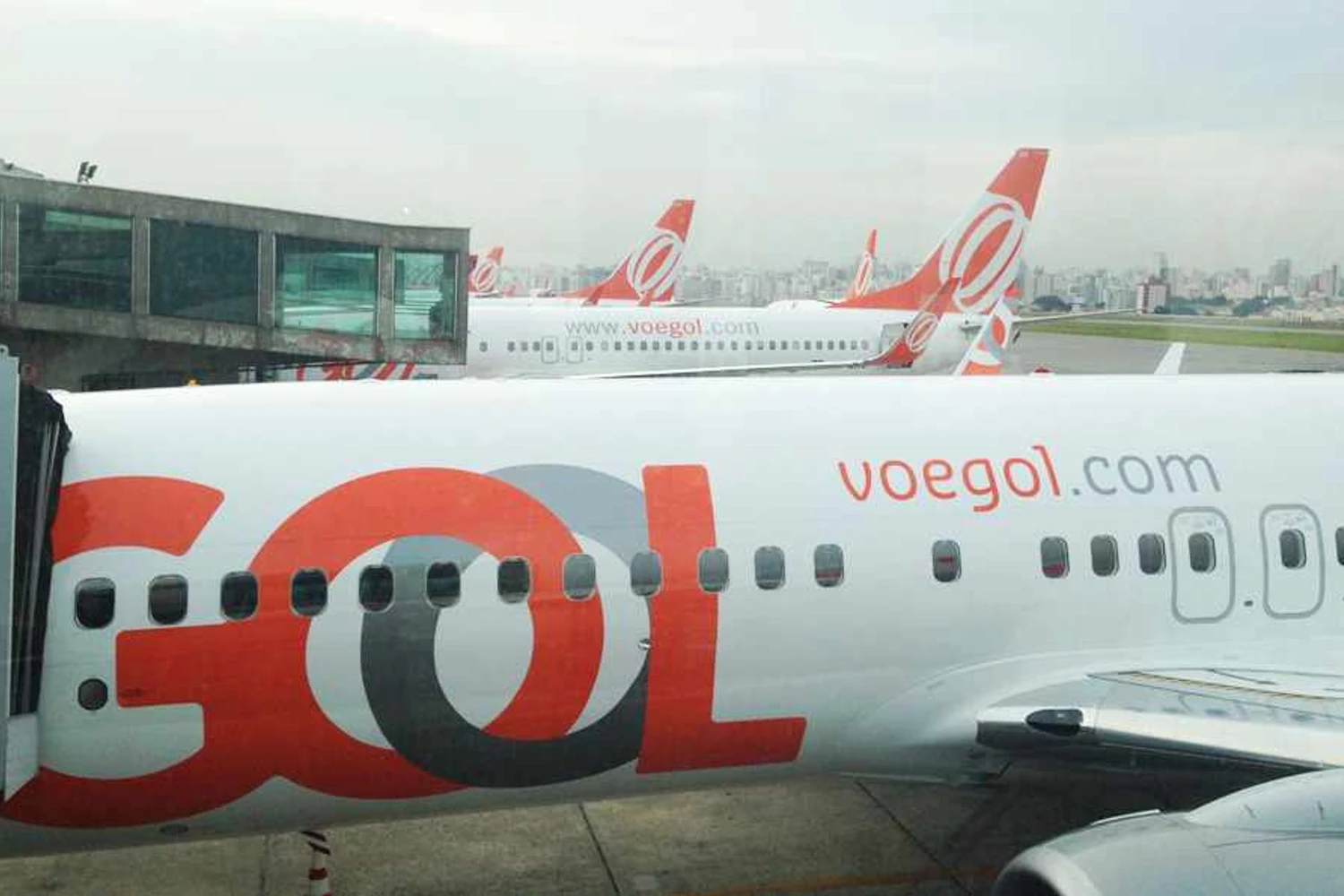 O Boeing 737 com a nova pintura da Gol estreou em Congonhas nessa quarta-feira (15) (Foto - Thiago Vinholes)