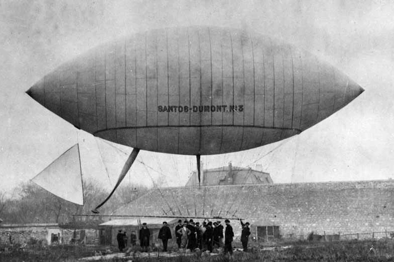 O dirigível N-3 foi construído por Santos Dumont em 1899, na França (Domínio Público)