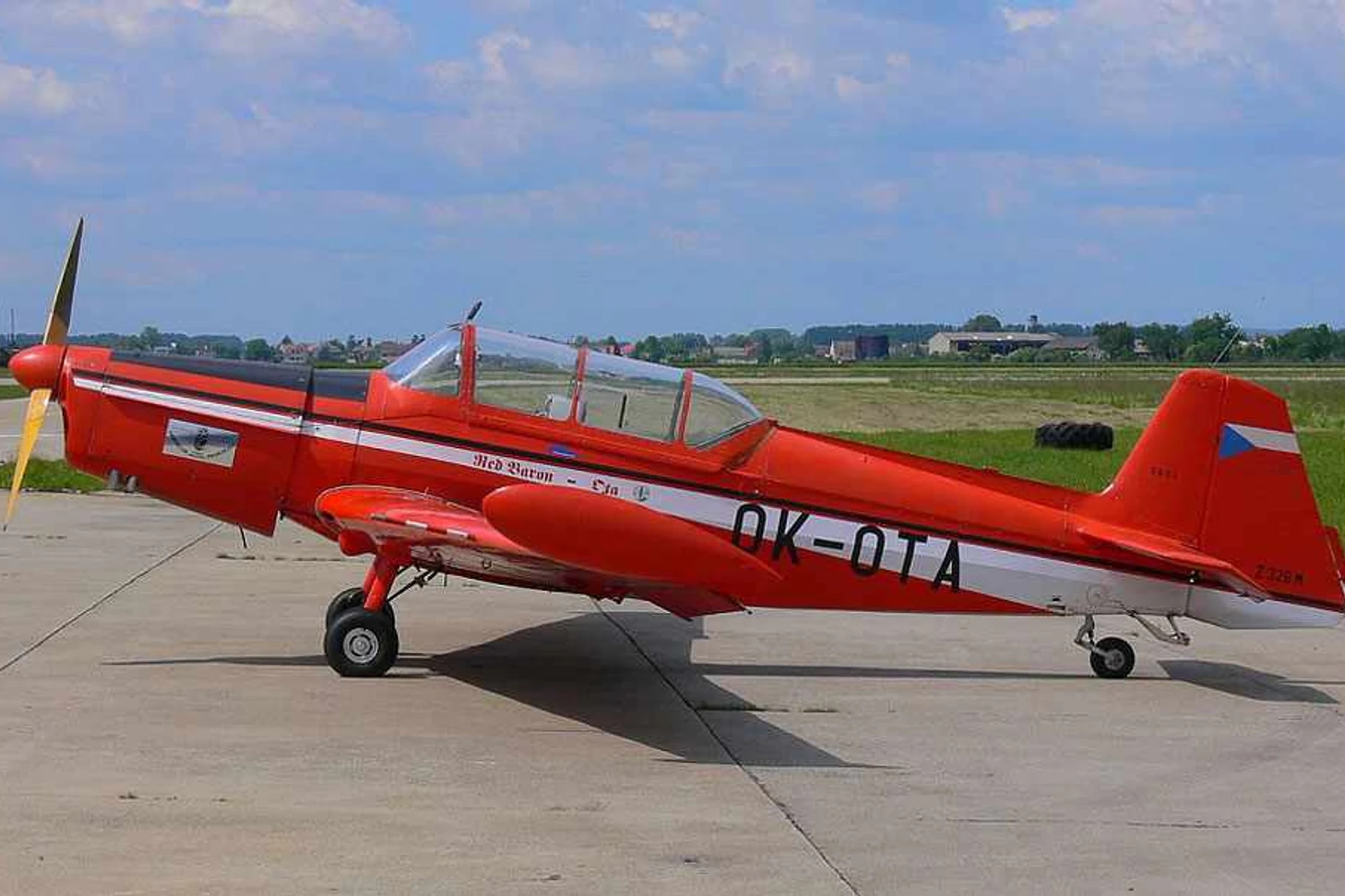 O Z-326, fabricado na Checoslováquia, é o avião de treinamento básico da Força Aérea Revolucionária