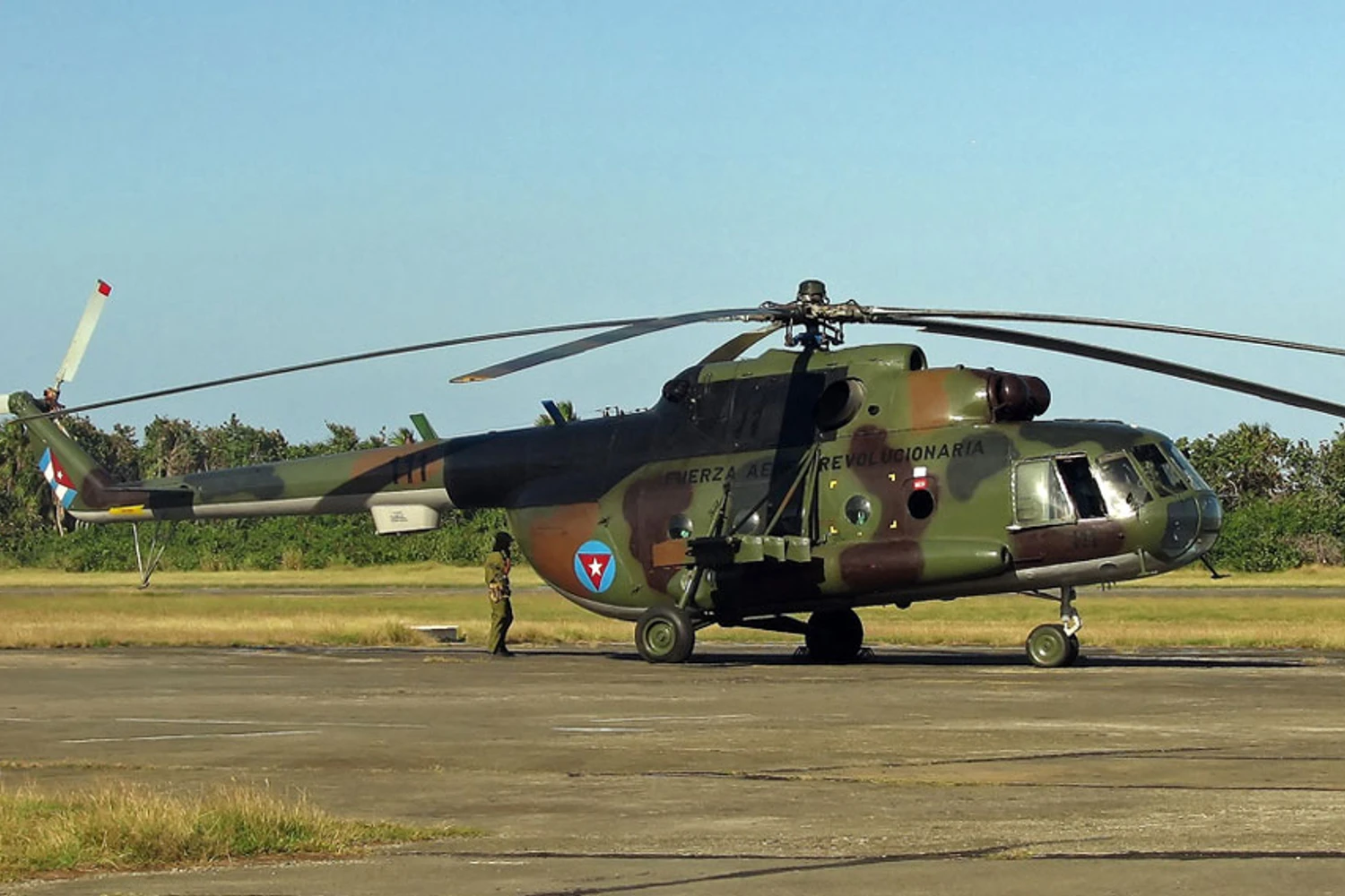 Os helicópteros Mi-8 são um dos atuais meios mais utilizados pela Força Aérea da Cuba