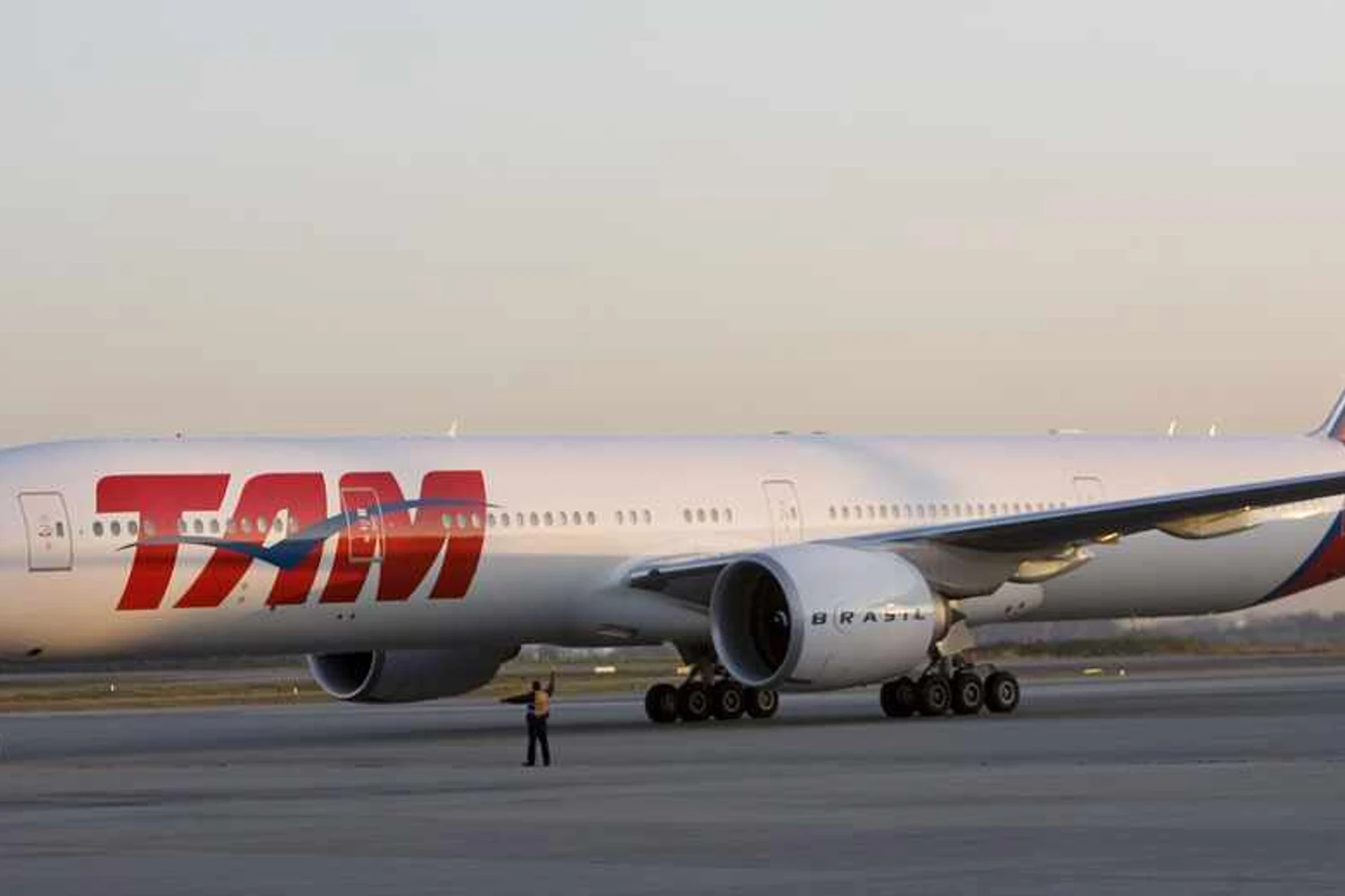 Os voos internacionais de longa distância da Tam são operados com as aeronaves Boeing 777 (na foto), 767 e Airbus A330 (Foto - Tam)