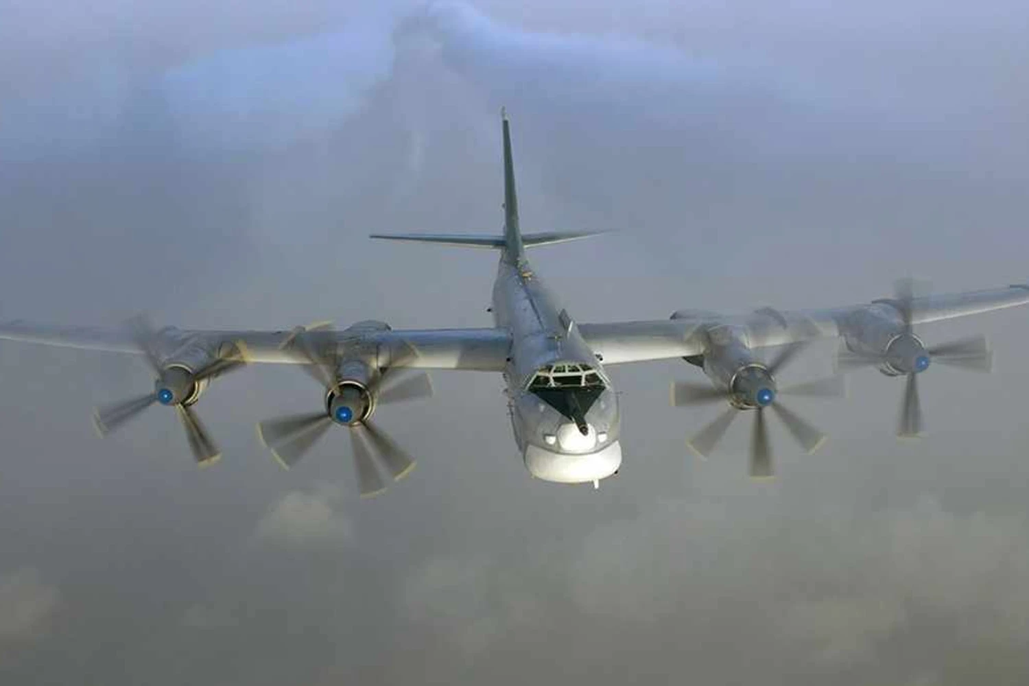 Projetado nos anos 1950, o Tu-95 foi um dos maiores símbolos da URSS durante a Guerra Fria (Foto - Força Aérea da Rússia)