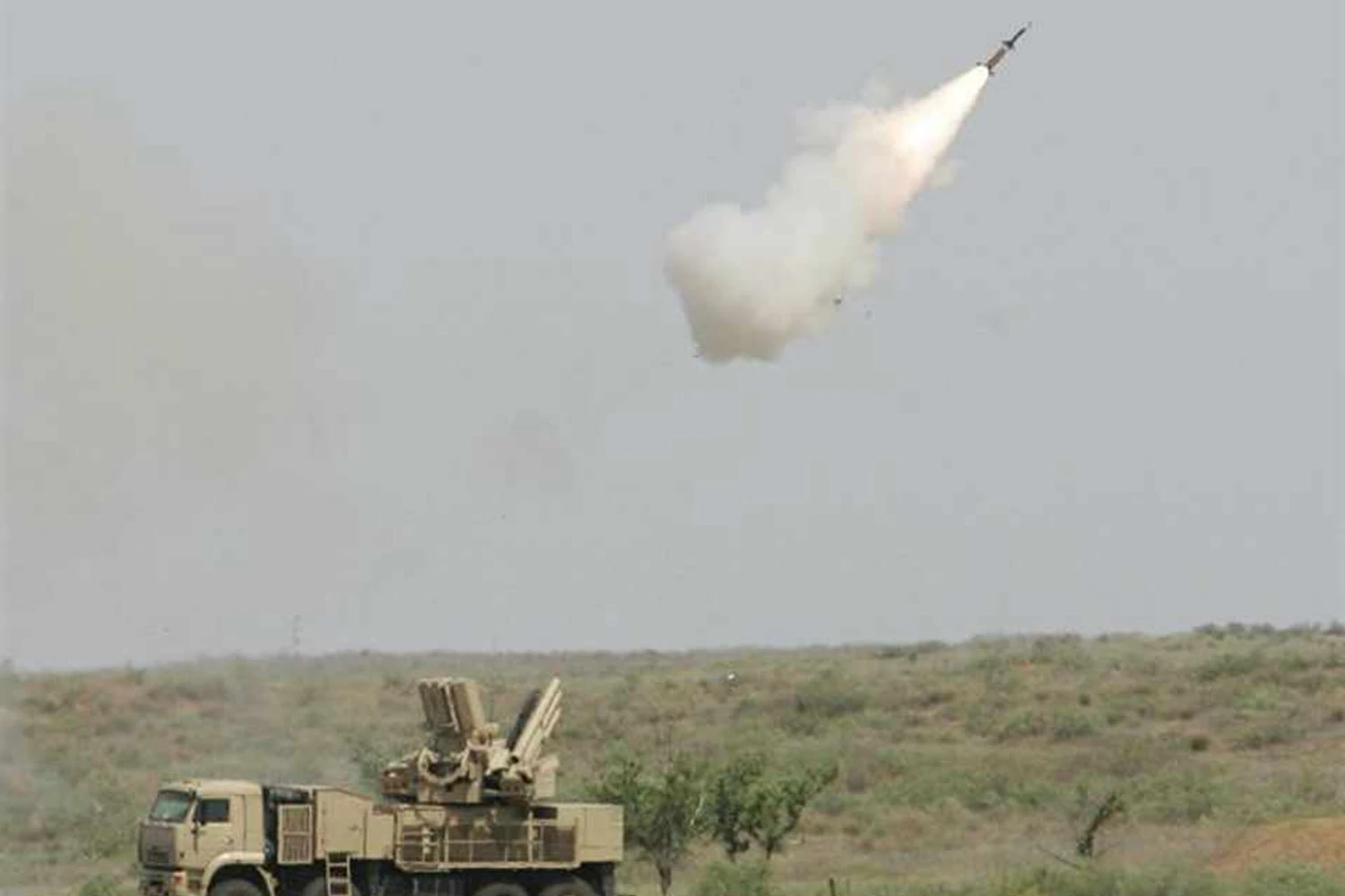 Um míssil lançado pelo Pantsir S1 pode abater alvos aéreos a 20 km de distância