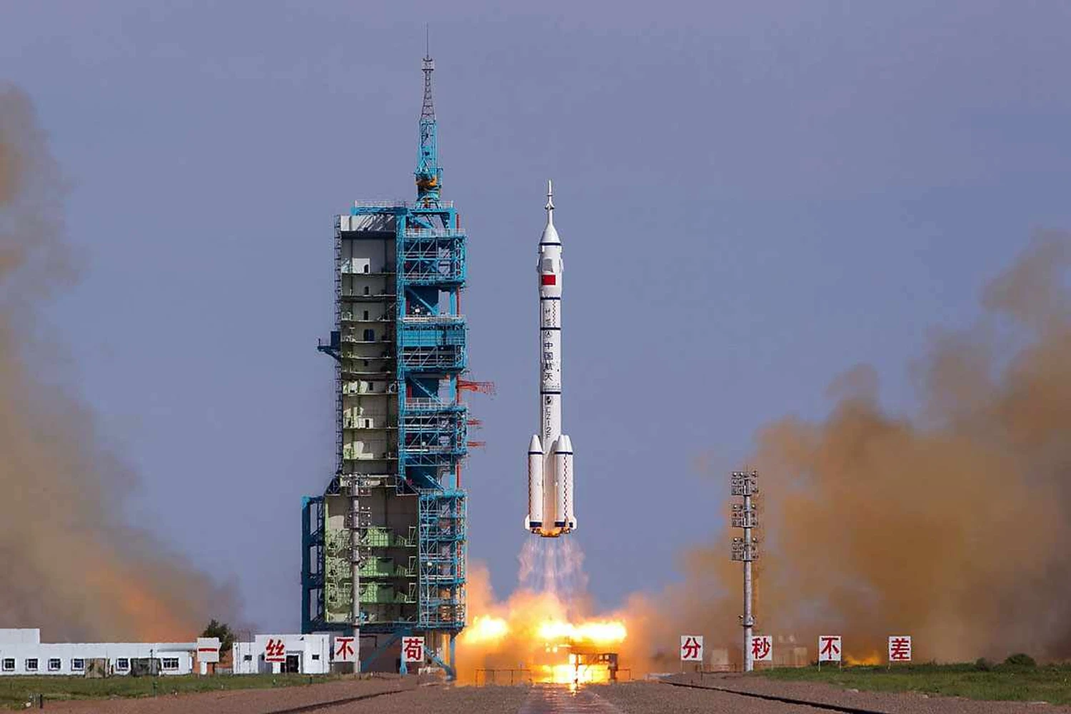China testa foguete para chegar ao lado oculto da Lua