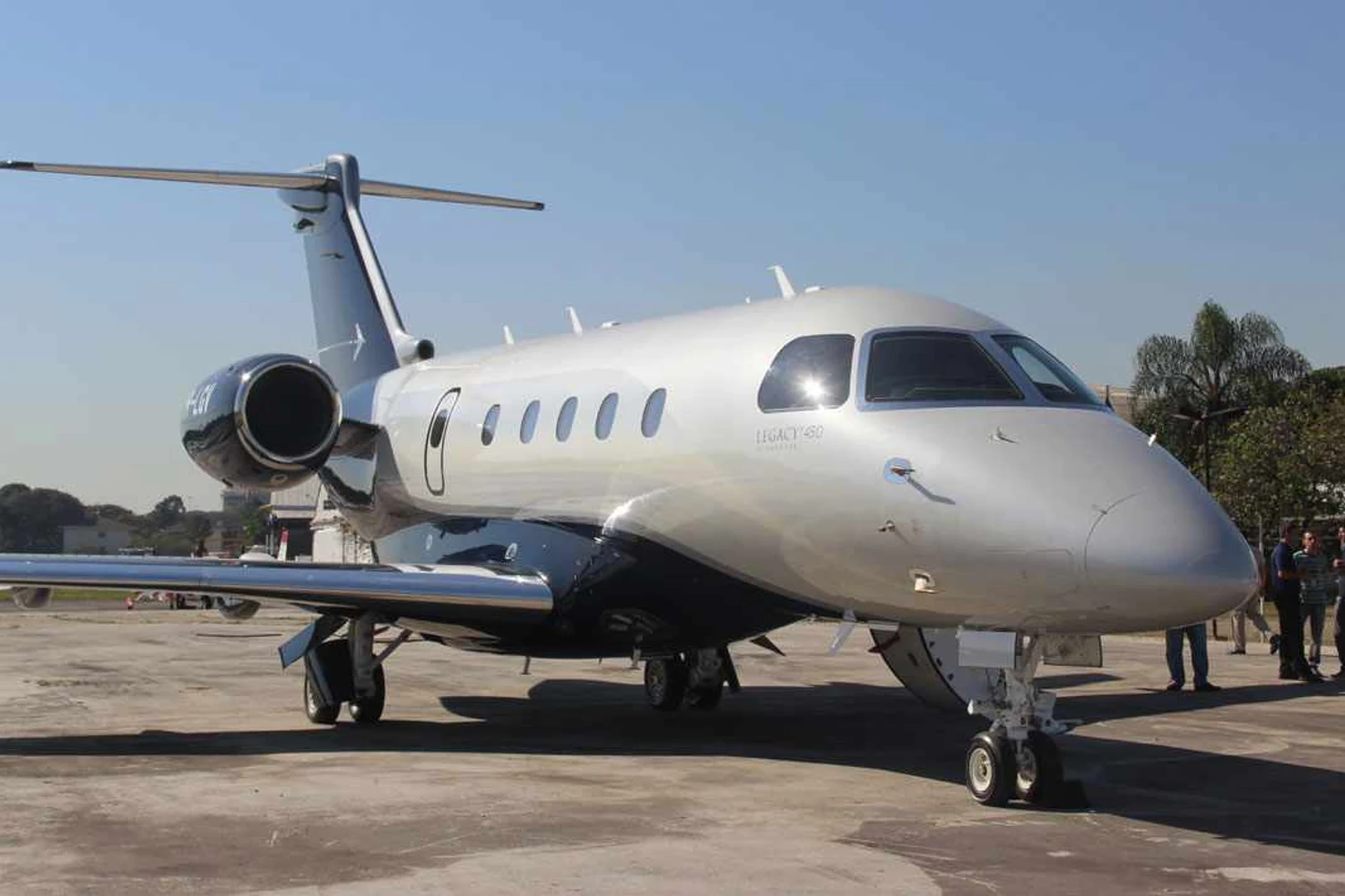 Embraer apresenta novo jato executivo Legacy 450