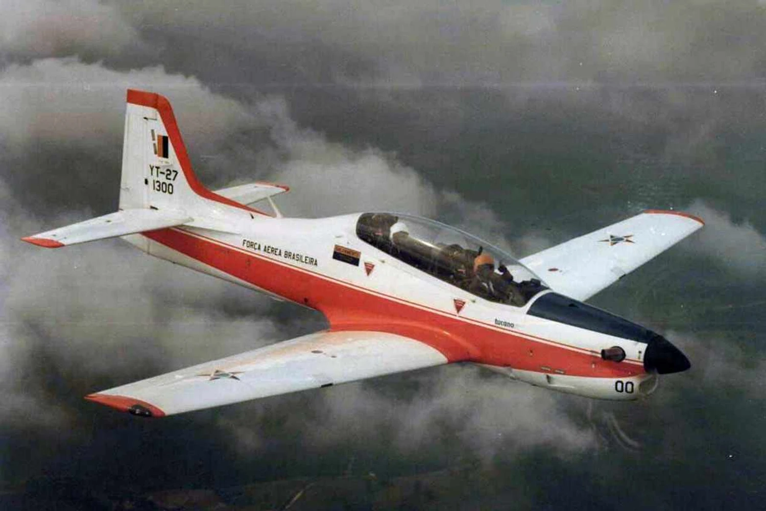 Primeiro voo do Embraer Tucano completa 35 anos
