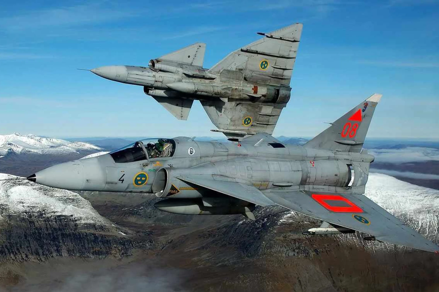 O Viggen, um caça multifuncional, voava a até 2.231 km/h (mach 2) e levava modernas armas (Força Aérea da Suécia)