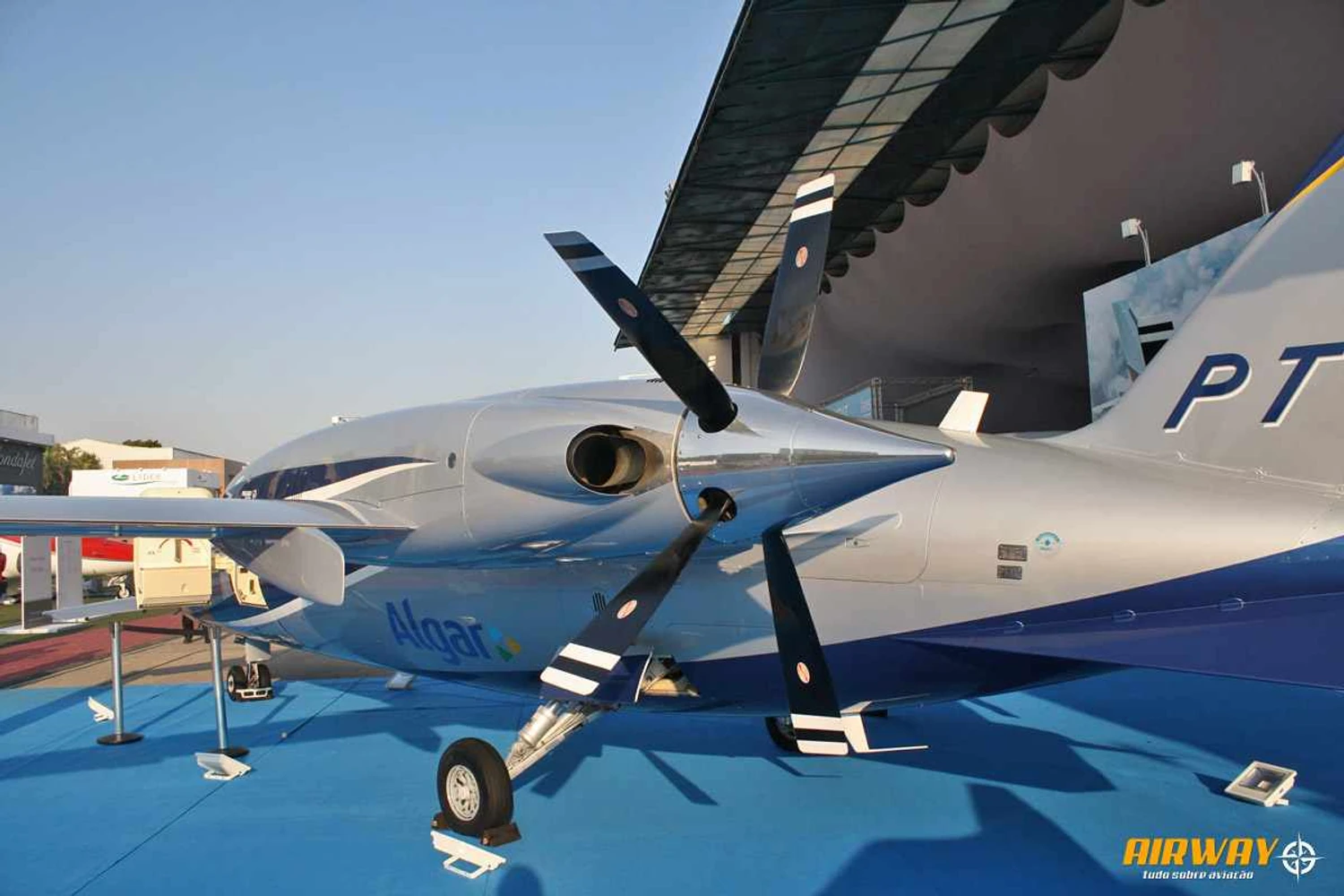 Labace: O estranho Piaggio P180 Avanti II