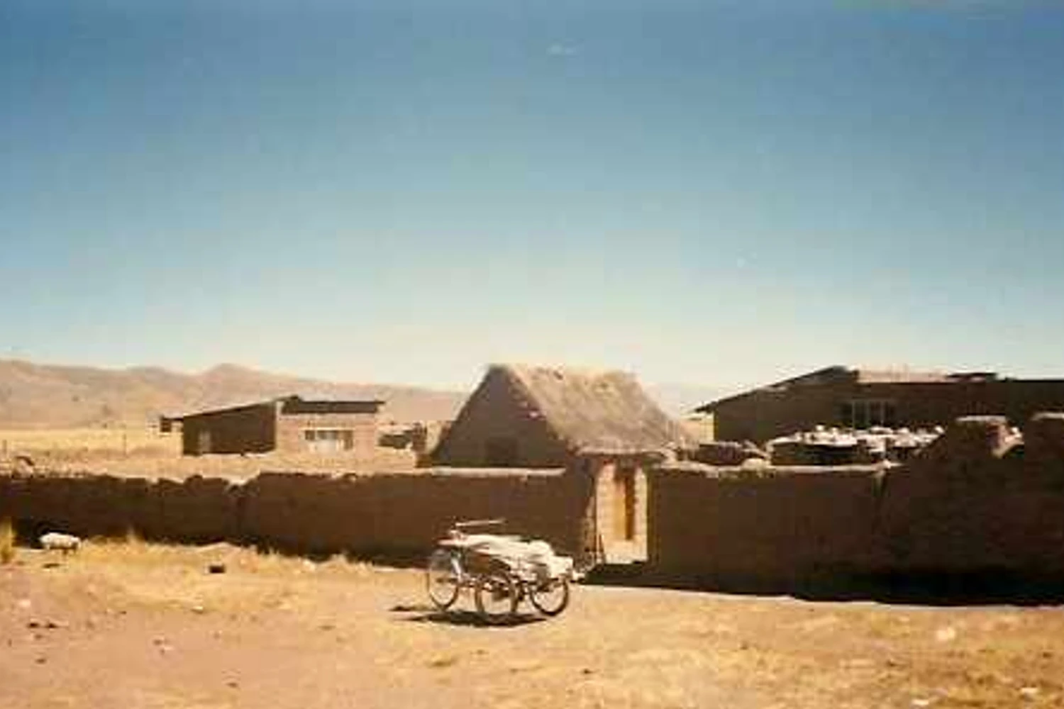 Parece uma aldeia inca, mas é o antigo aeroporto de Arequipa, no Peru (Foto - Tite Simões)