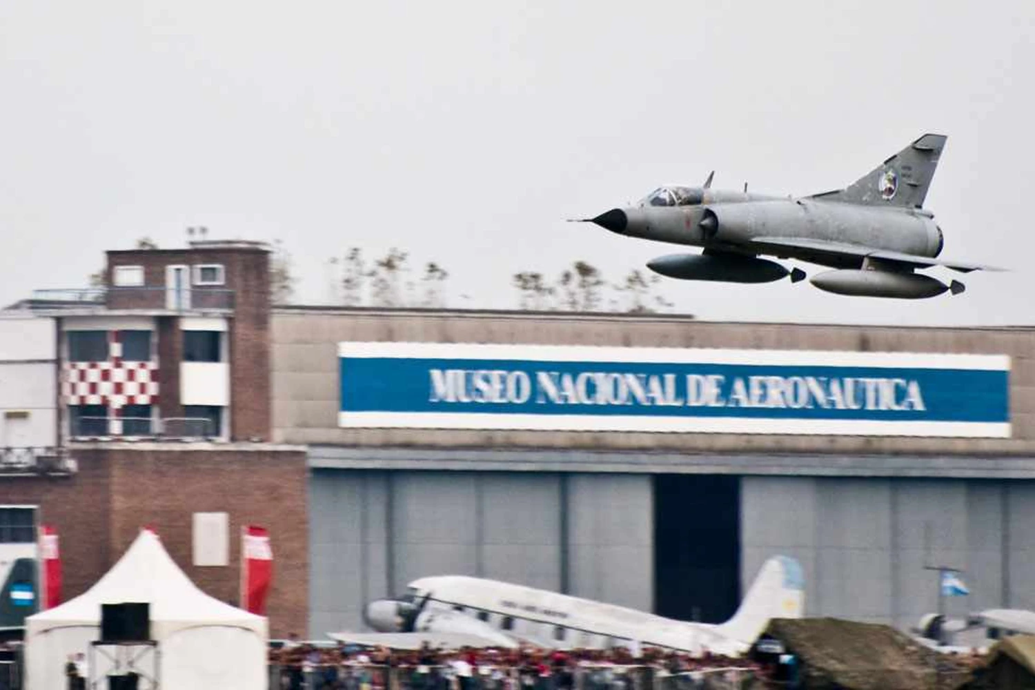 Sem os Mirage, a função de interceptação será passada aos lentos A-4 e Pampa IA-63 (Foto - MirageArgentina)