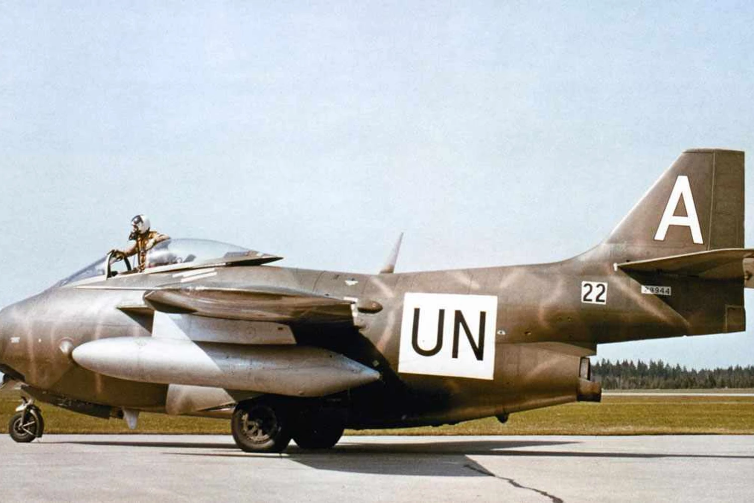Um Tunnan com a marca da ONU no Congo, no início da década de 1960; nenhum avião foi perdido em combate