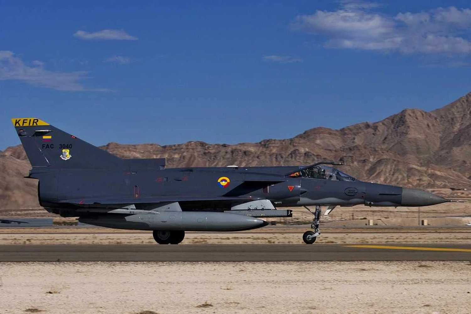 A FAC possui 22 ca&ccedil;as Kfir na frota; jatos foram modernizados em 2017 (FAC)