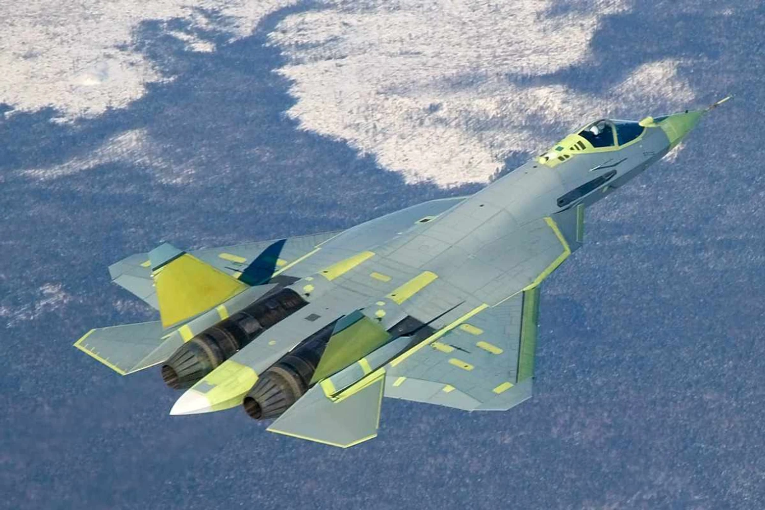 Sukhoi PAK FA (T-50) é um caça de 5ª geração que absorveu vários ensinamentos da supermanobrabilidade