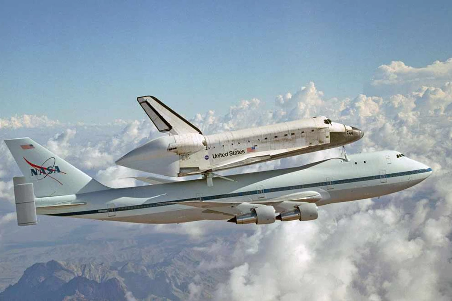 A Nasa já transportava o ônibus espacial na parte superior do Boeing 747 (NASA)