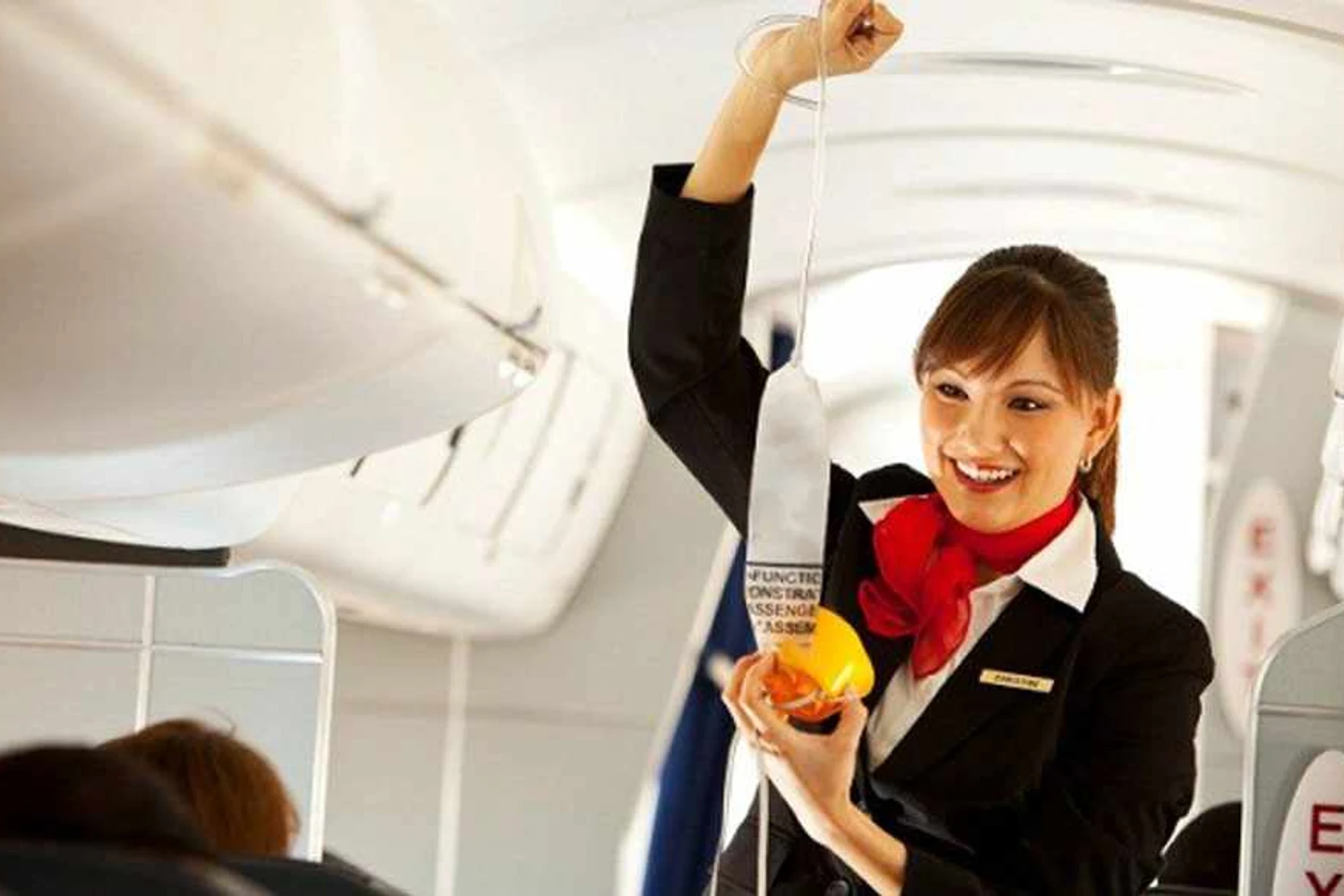 Como funcionam as máscaras de oxigênio do avião?