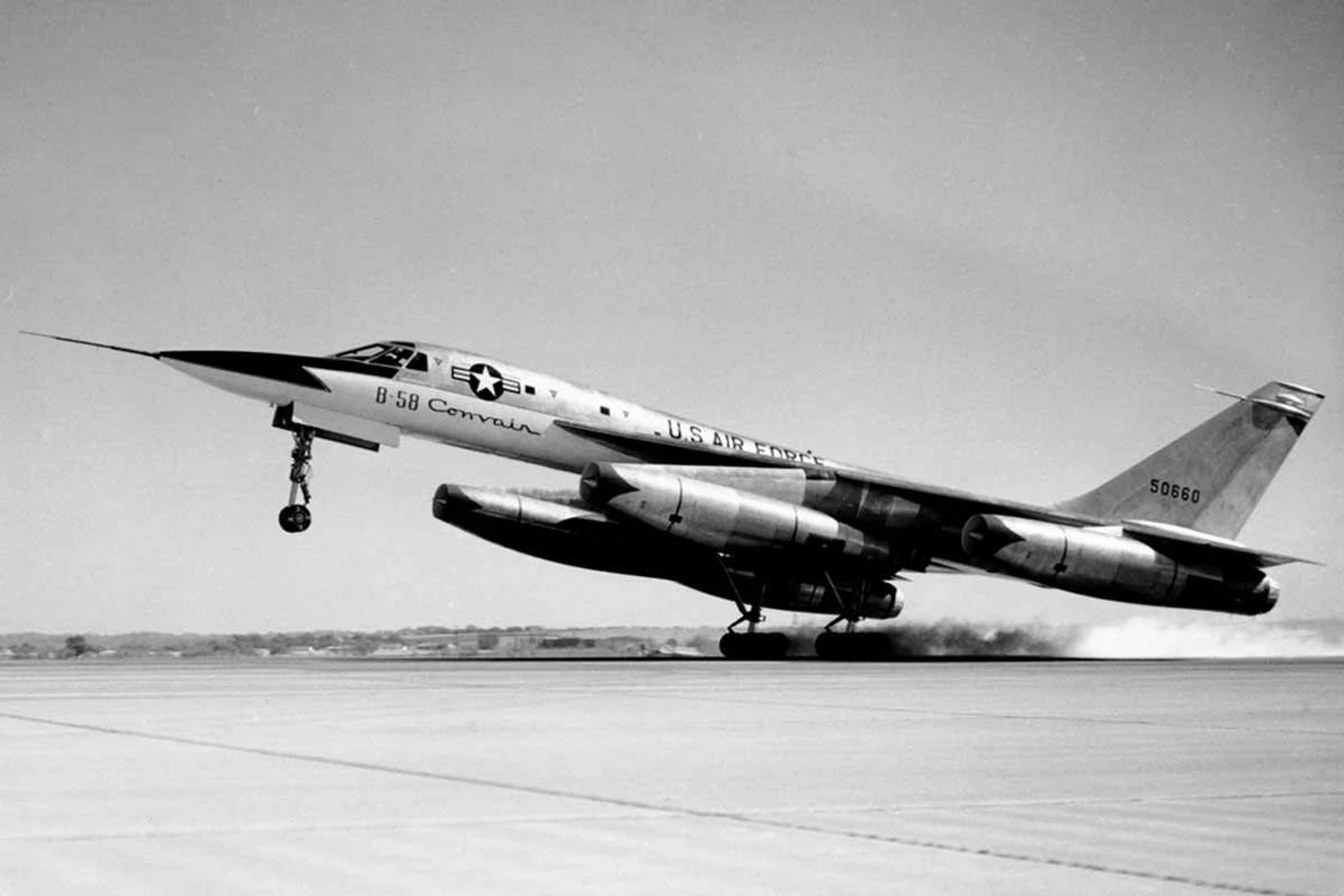 Devido a asa delta, o B-58  pousava em altíssima velocidade (USAF)