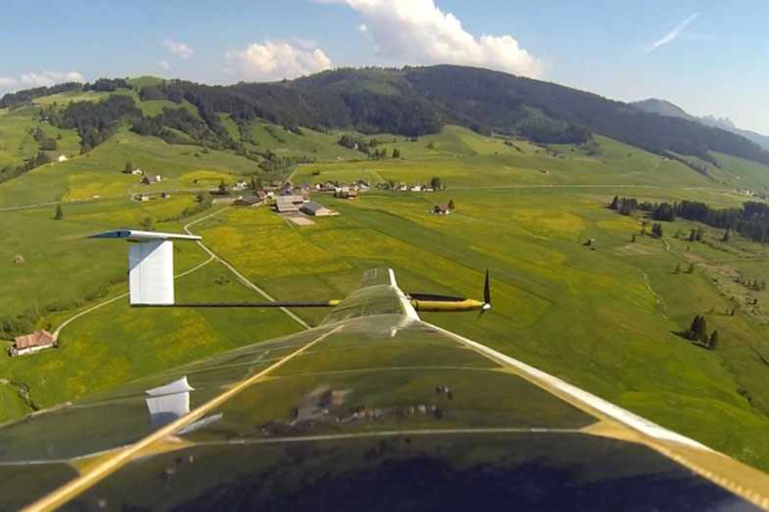 O avião solar pode alcançar até 1.600 metros de altitude (Divulgação)