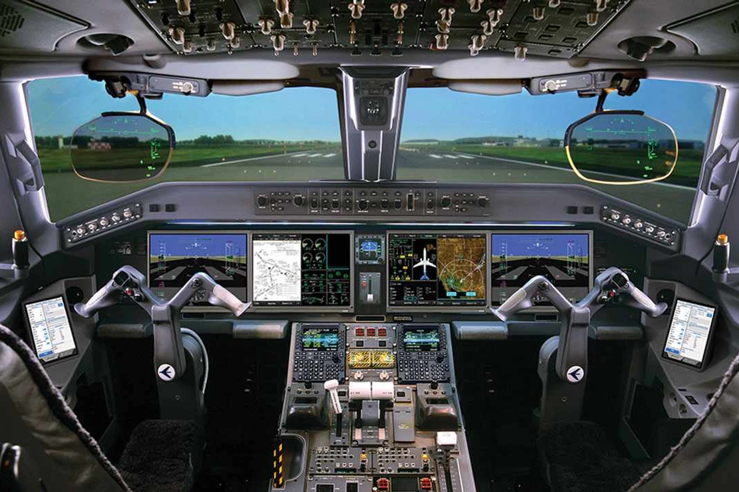 O painel com head-up display será oferecido como item opcional (Embraer)