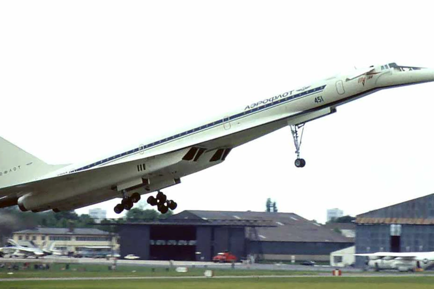O Tupolev Tu-144 era maior e mais rápido que o Concorde; no Ocidente ganhou o apelido "Concordski" (Divulgação)