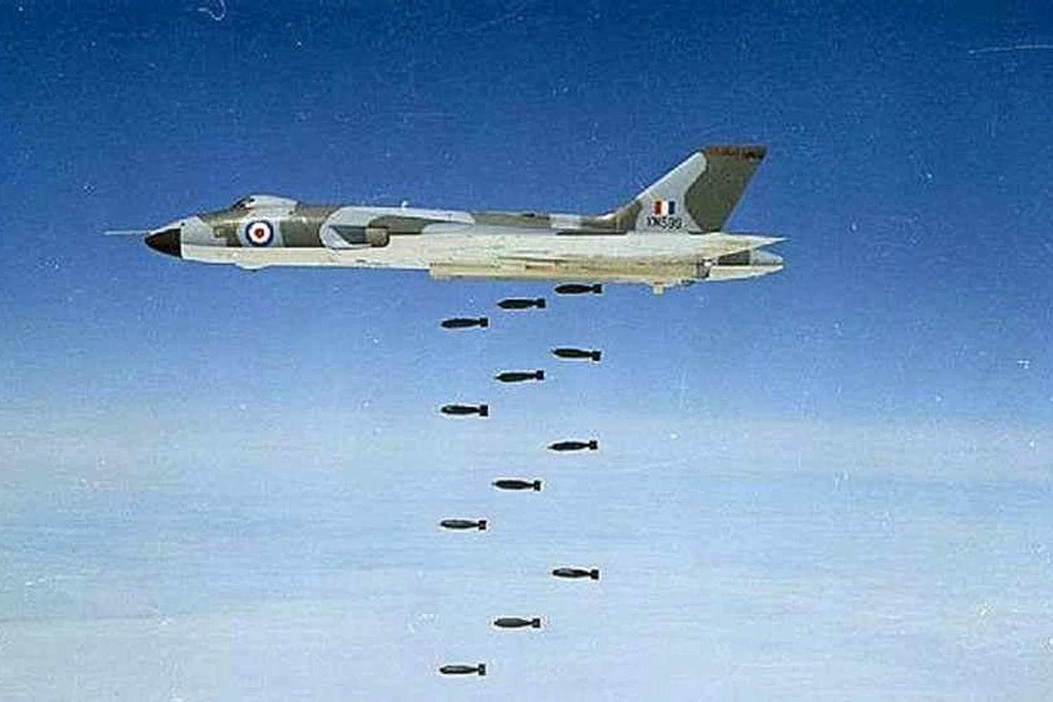 Os Vulcan viajaram mais de 12 mil km para bombardear posições argentinas nas Ilhas Malvinas (RAF)