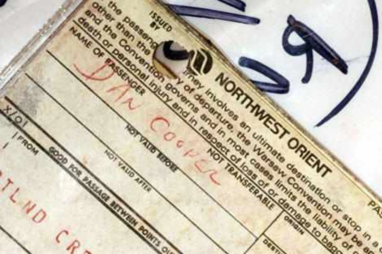 Bilhete de embarque da Northwest com o nome Dan Cooper, único registro do passageiro que sequestrou avião