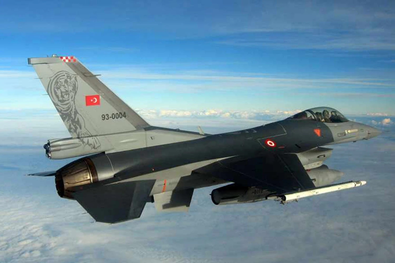 O avião russo foi atacado por um caça F-16 da Turquia (THK)