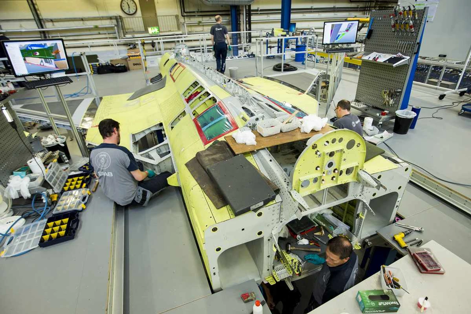 O desenvolvimento do ca&ccedil;a conta com a participa&ccedil;&atilde;o da Embraer (SAAB)