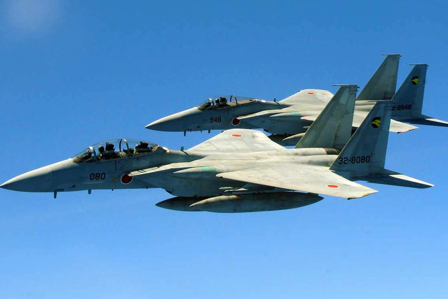 Japão libera mulheres para comandar jatos de combate
